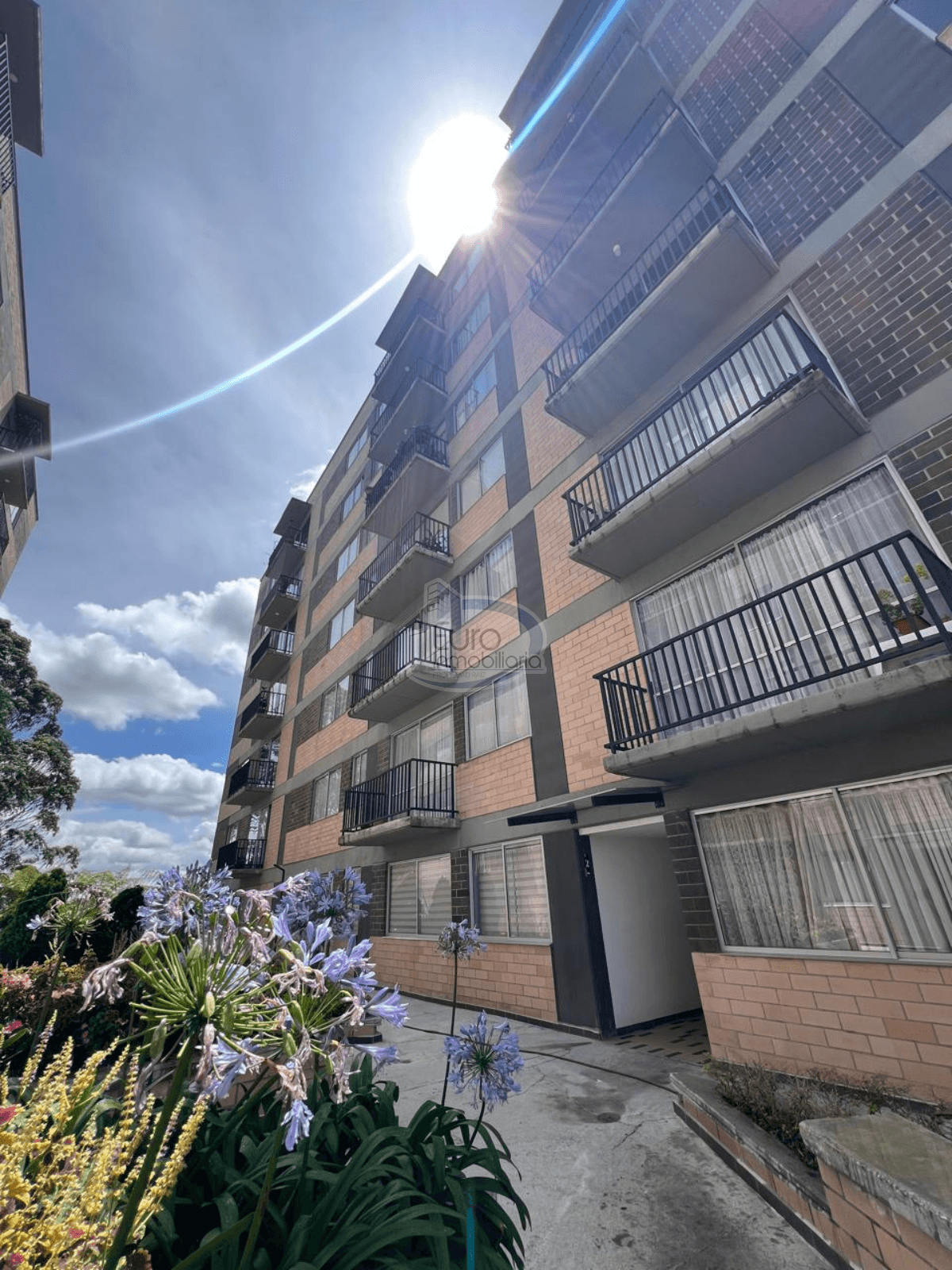 Apartamento quinto piso urbanización maria auxiliadora Marinilla 