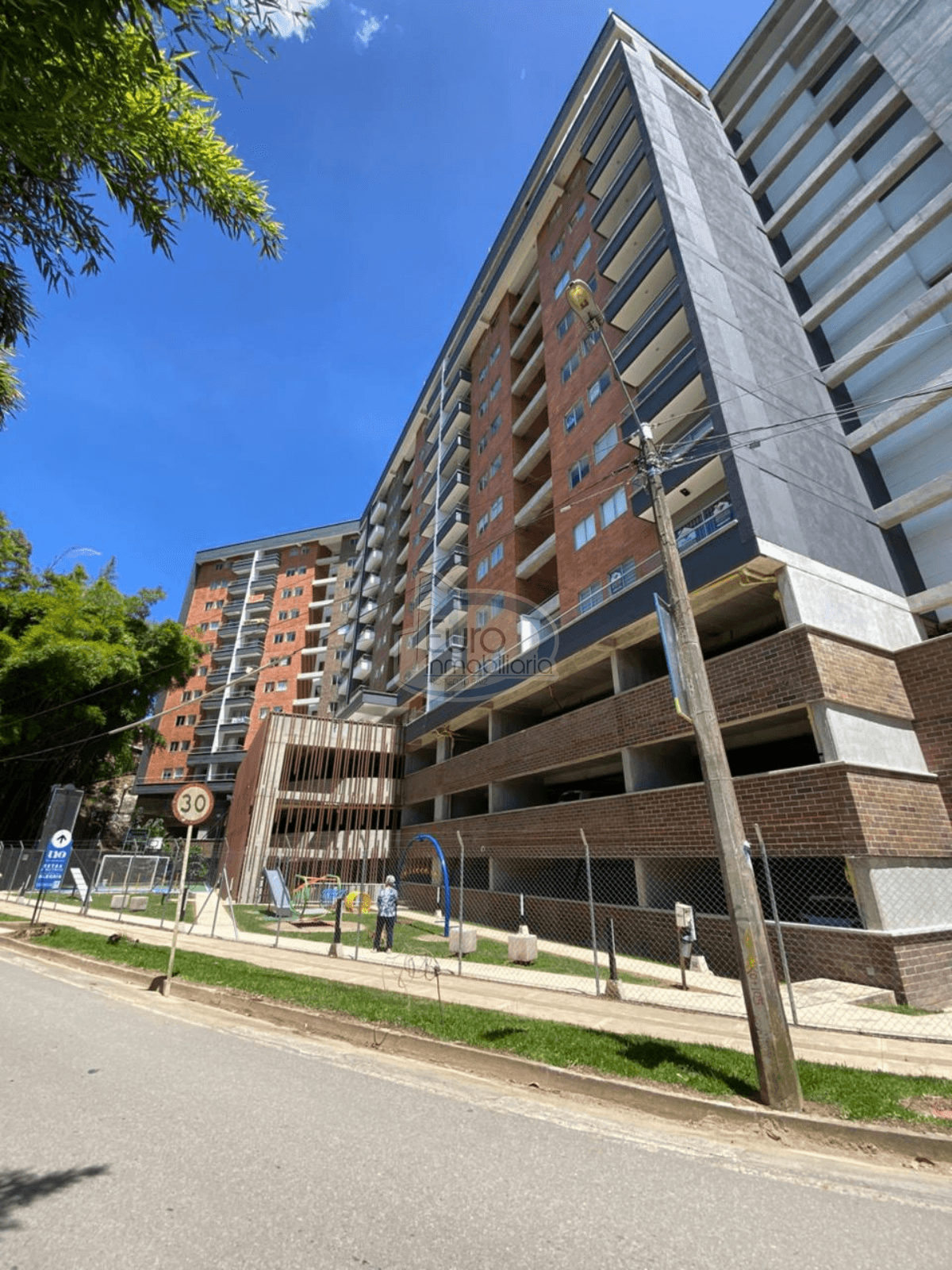 Apartamento urbanización cerrada cuarto piso sector los sauces- Marinilla 