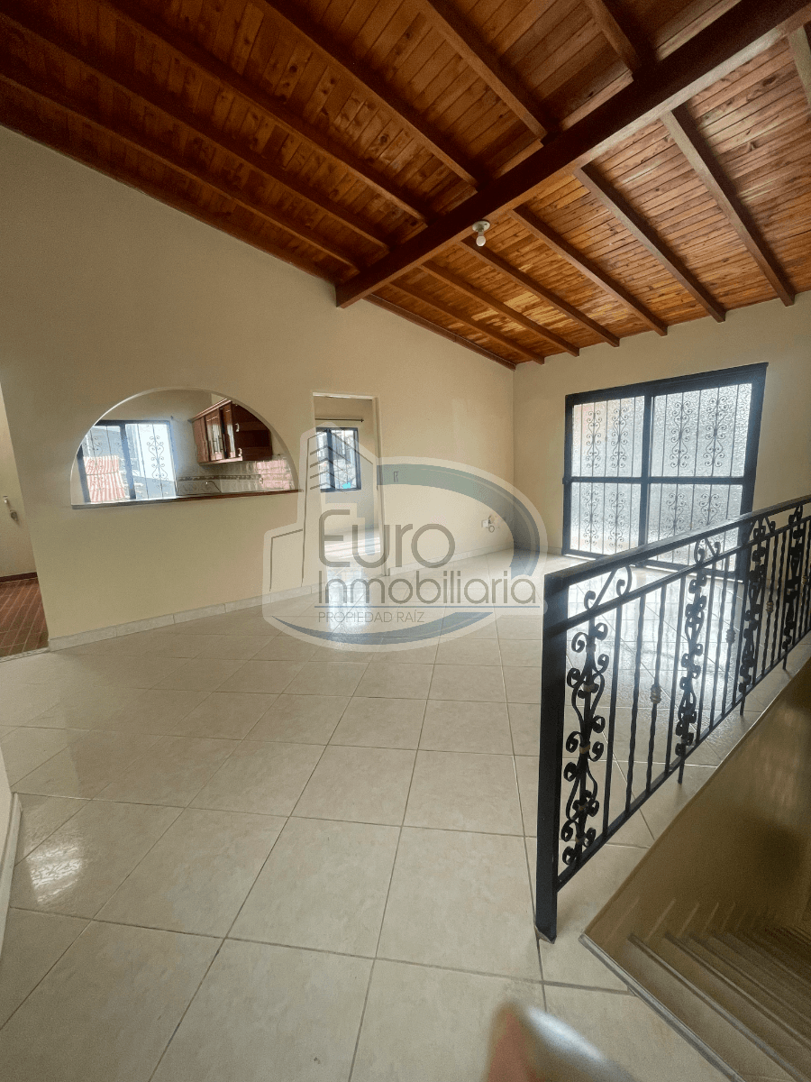 SE ARRIENDA CASA SEGUNDO PISO, SECTOR BELLAVISTA
