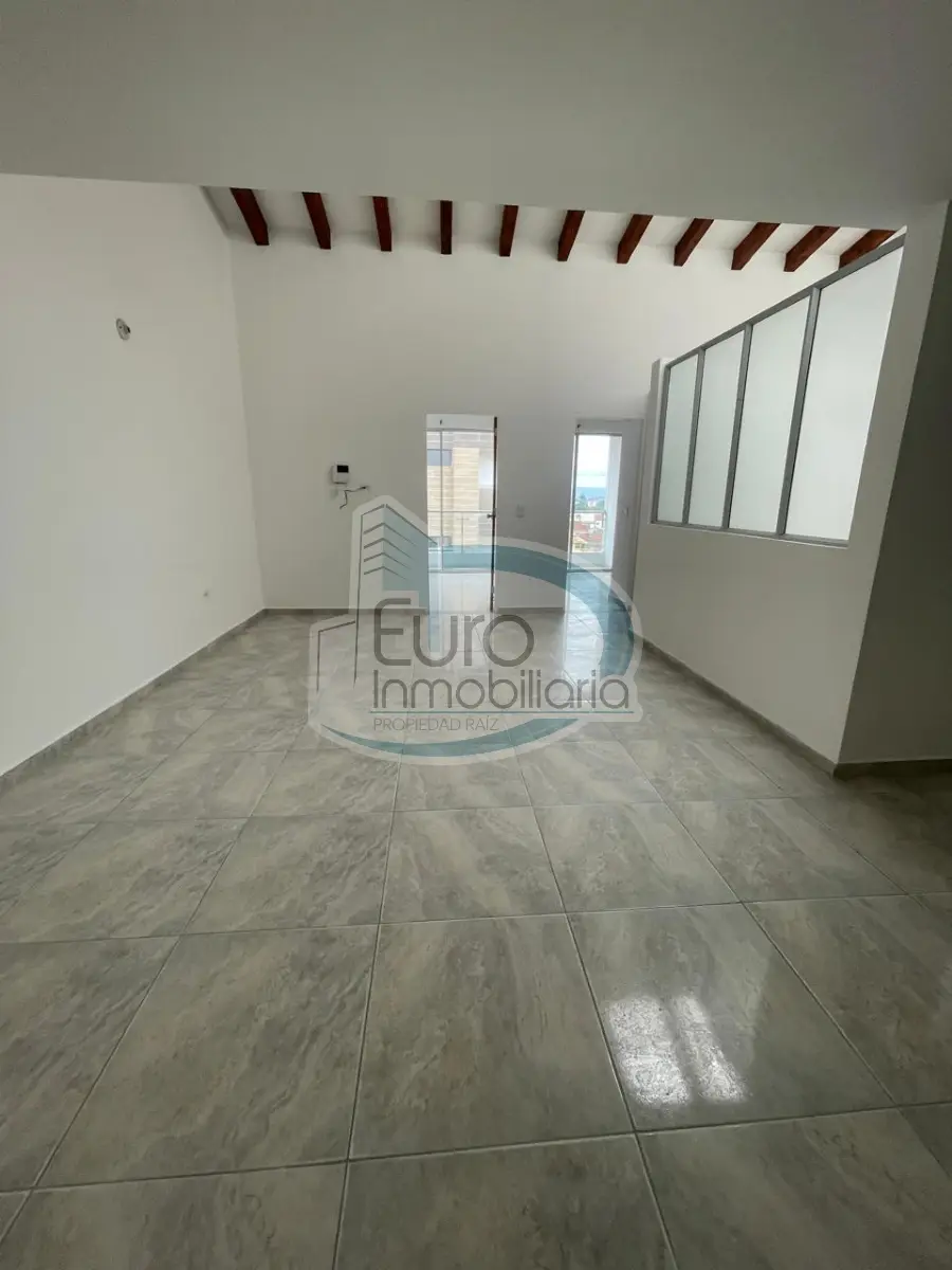 SE ARRIENDA AMPLIO APARTAMENTO 5 PISO SECTOR LA DALIA