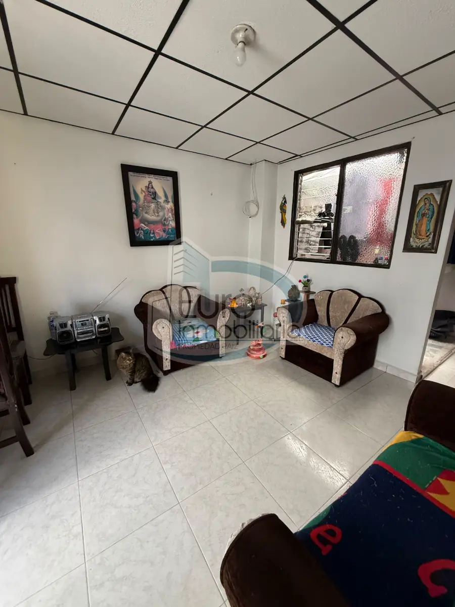 SE VENDE APARTAMENTO TERCER PISO CERCA AL PARQUE PRINCIPAL DE MARINILLA