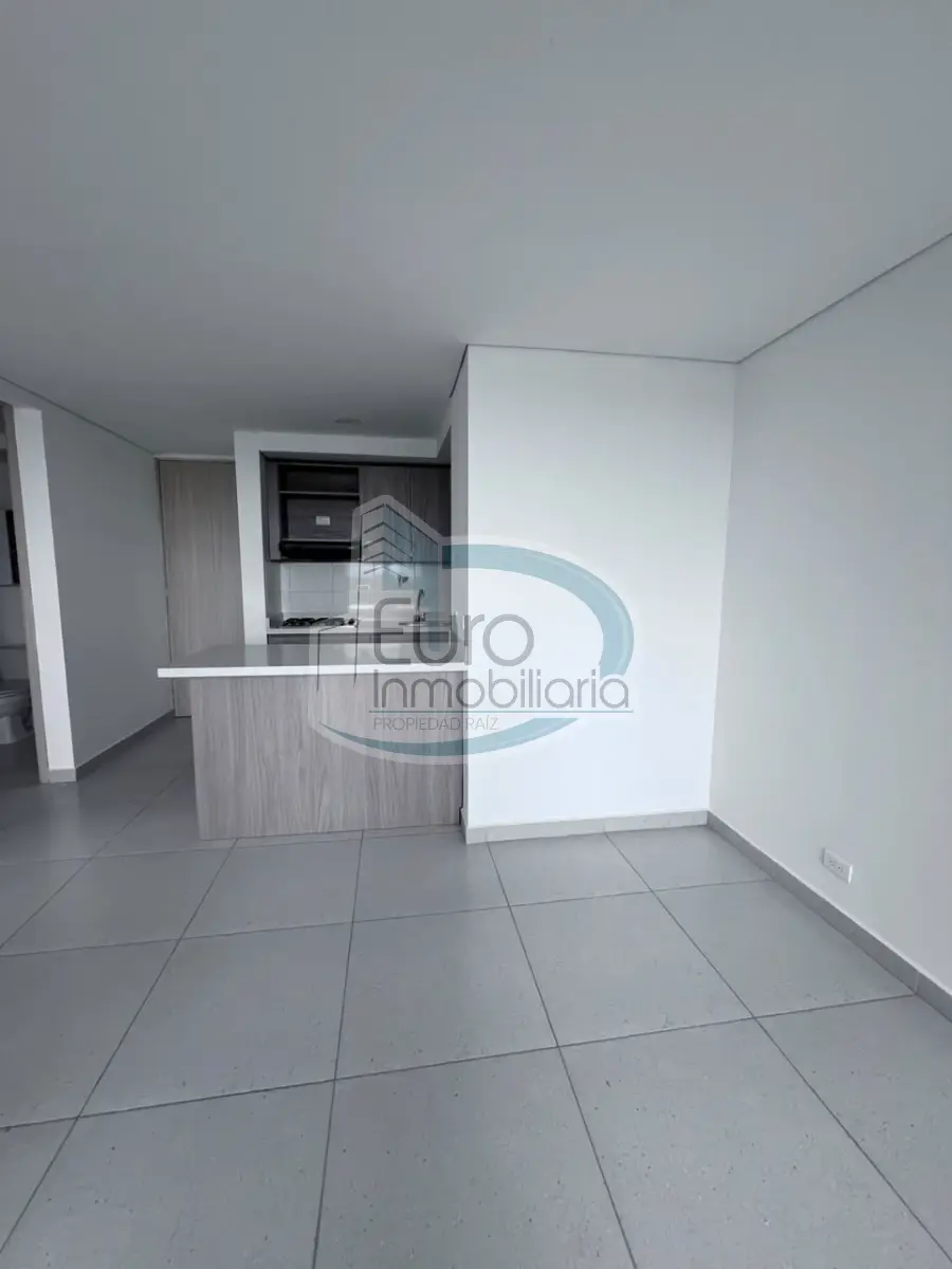 SE VENDE APARTAMENTO 5TO PISO EN URBANIZACIÓN CERRADA
